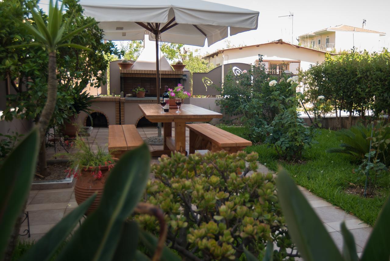 Maria'S Rose Garden Apartment Lefkada City ภายนอก รูปภาพ